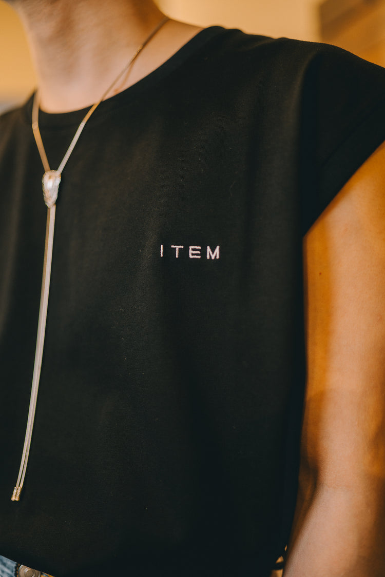 item logo no-sleeve (black)