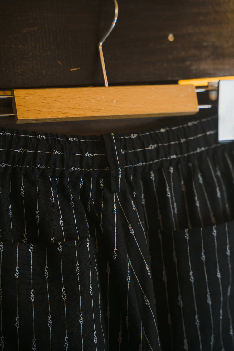 item hand writing stripe pants (black)