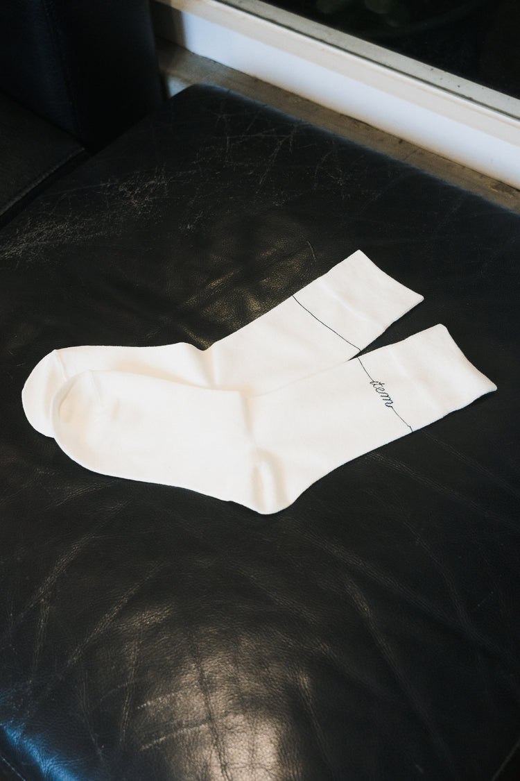 item logo socks